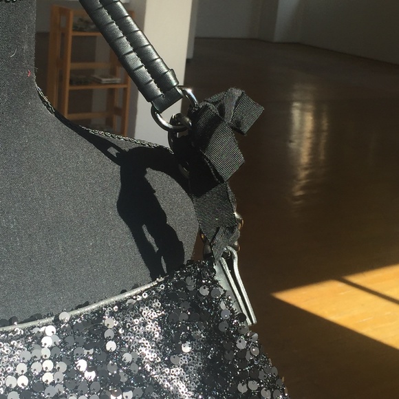 Black sequence simply Vera Wang handbag - Picture 4 of 6